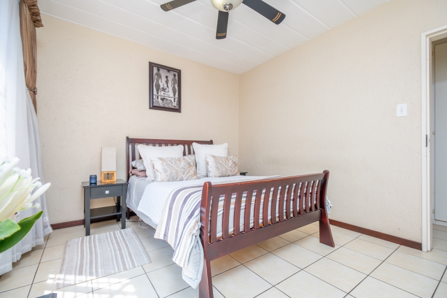 2 Bedroom Property for Sale in Little Falls Gauteng