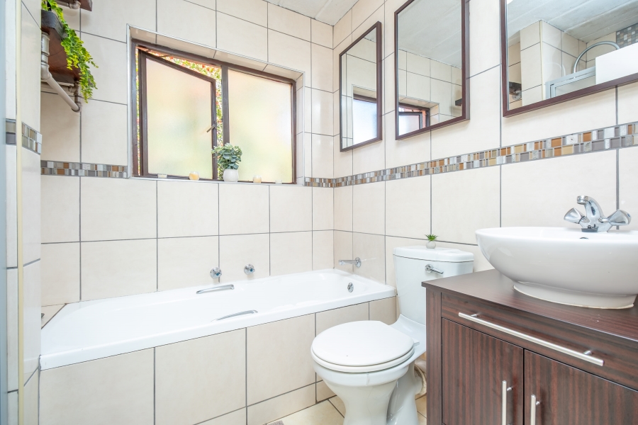 2 Bedroom Property for Sale in Little Falls Gauteng