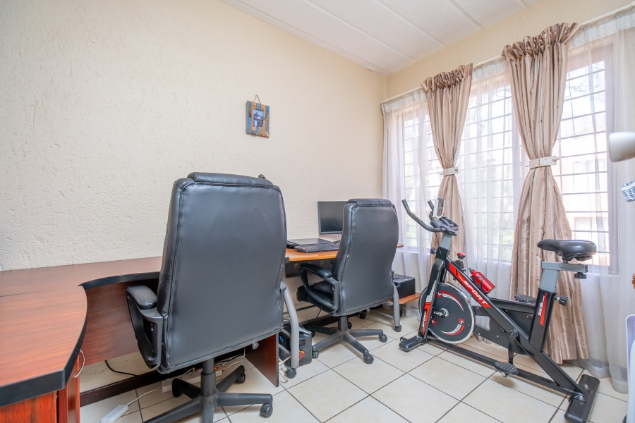 2 Bedroom Property for Sale in Little Falls Gauteng