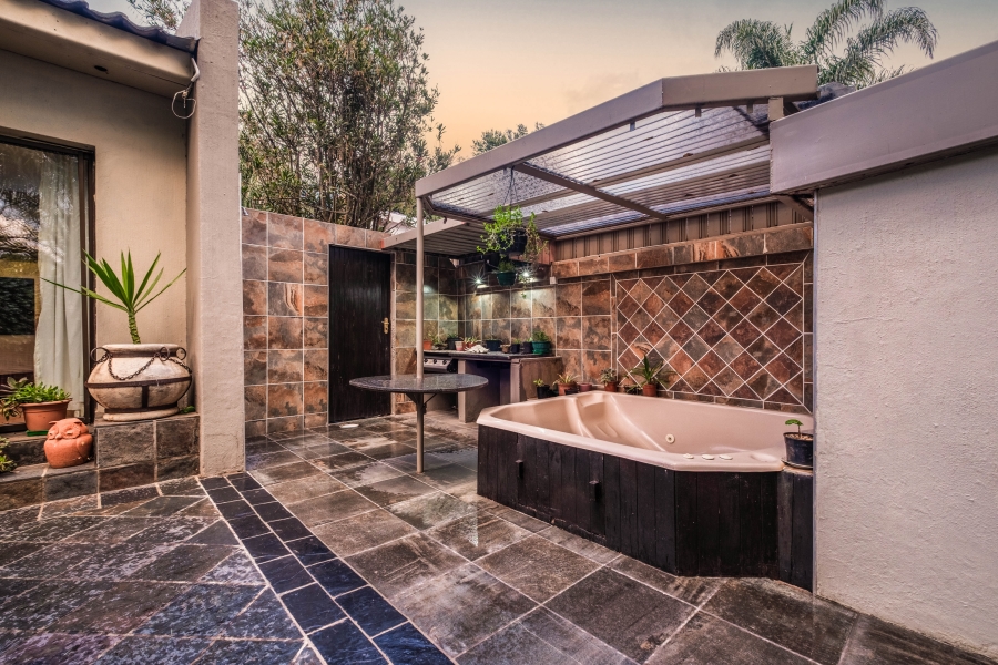 6 Bedroom Property for Sale in Northcliff Gauteng
