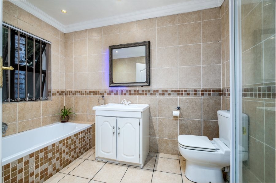 6 Bedroom Property for Sale in Northcliff Gauteng