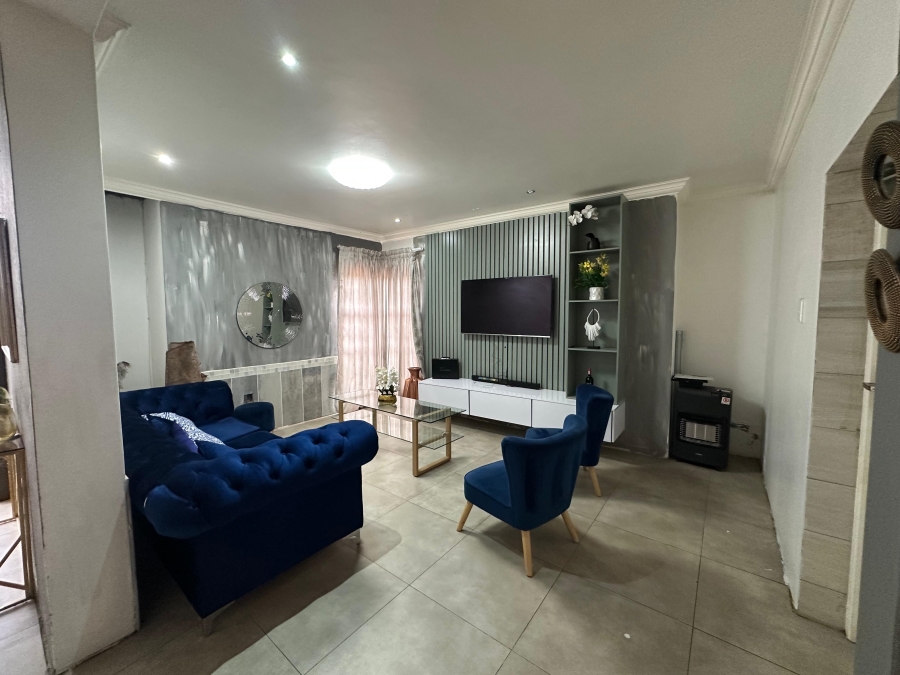 3 Bedroom Property for Sale in Clayville Gauteng