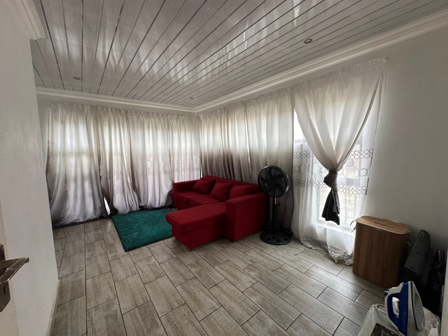 3 Bedroom Property for Sale in Clayville Gauteng