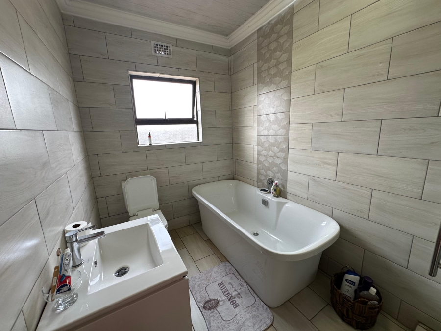 3 Bedroom Property for Sale in Clayville Gauteng