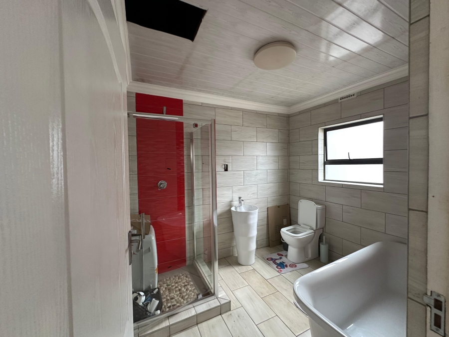 3 Bedroom Property for Sale in Clayville Gauteng