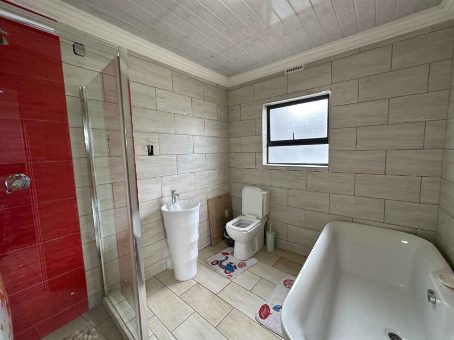 3 Bedroom Property for Sale in Clayville Gauteng