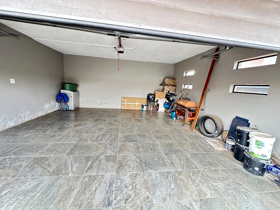 3 Bedroom Property for Sale in Clayville Gauteng