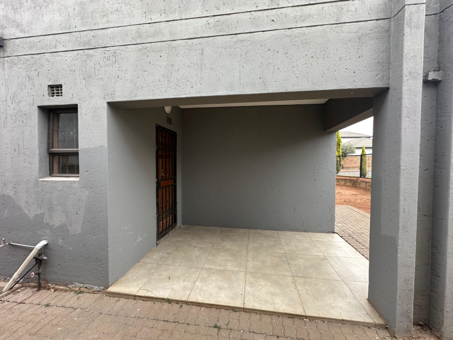 3 Bedroom Property for Sale in Clayville Gauteng