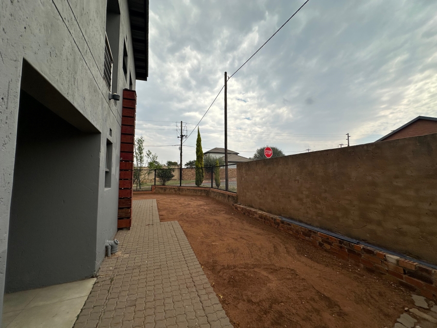 3 Bedroom Property for Sale in Clayville Gauteng