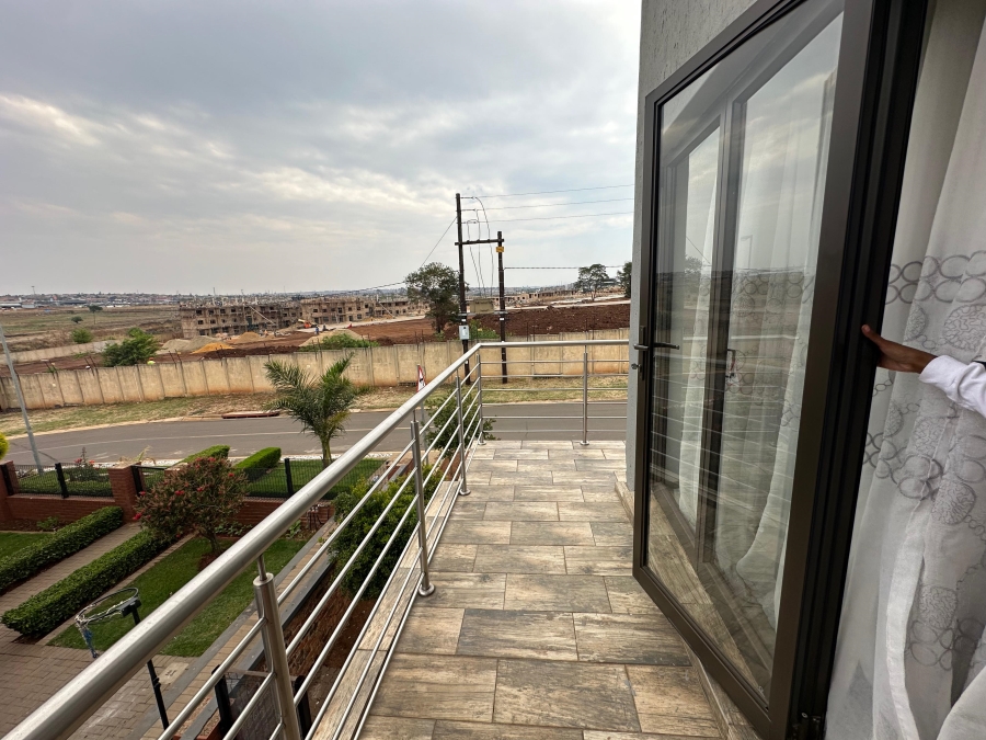 3 Bedroom Property for Sale in Clayville Gauteng