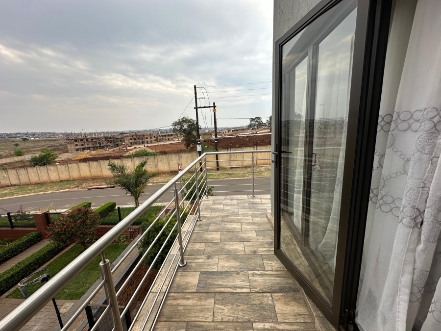 3 Bedroom Property for Sale in Clayville Gauteng