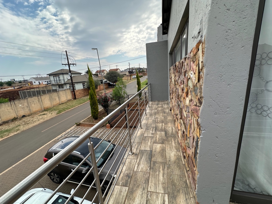 3 Bedroom Property for Sale in Clayville Gauteng