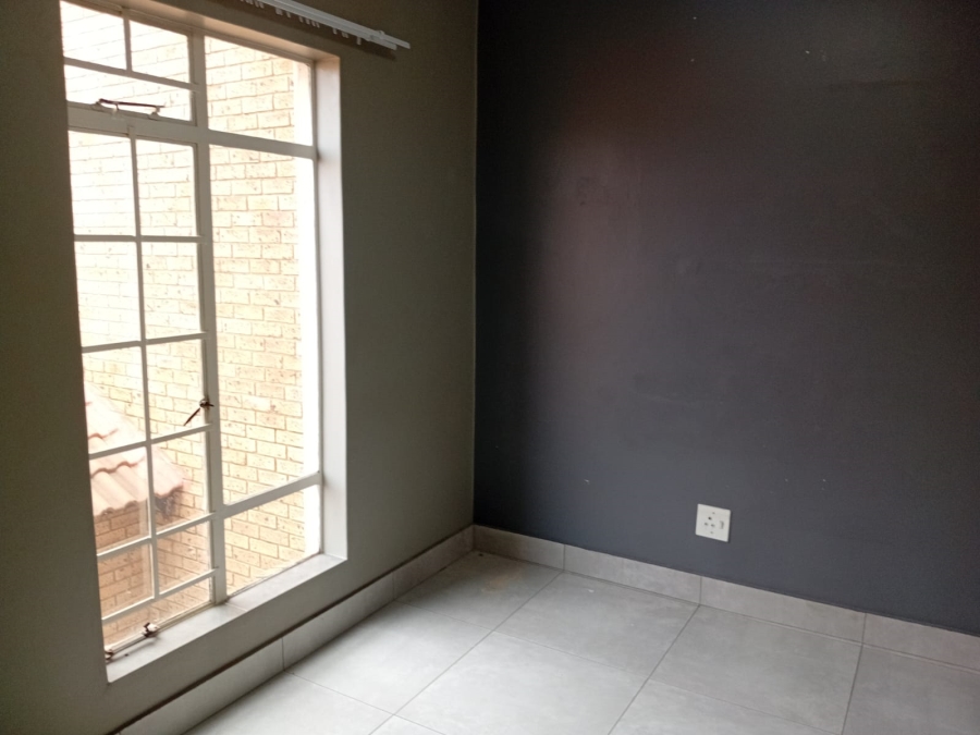 To Let 2 Bedroom Property for Rent in Olympus AH Gauteng