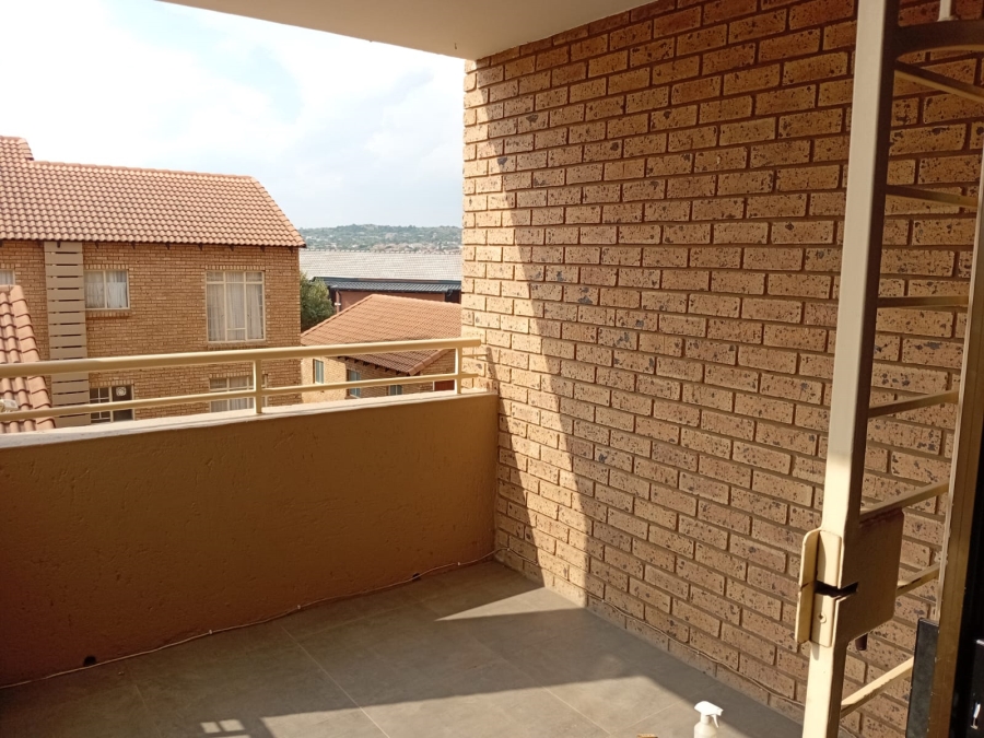 To Let 2 Bedroom Property for Rent in Olympus AH Gauteng