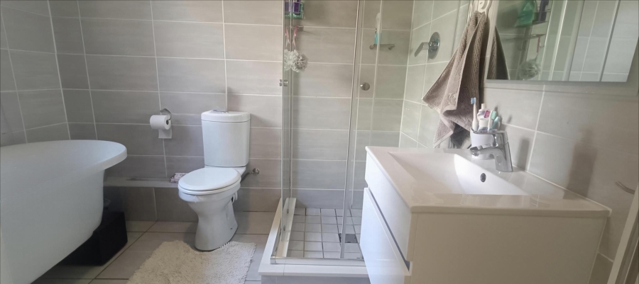 3 Bedroom Property for Sale in Waterfall Gauteng