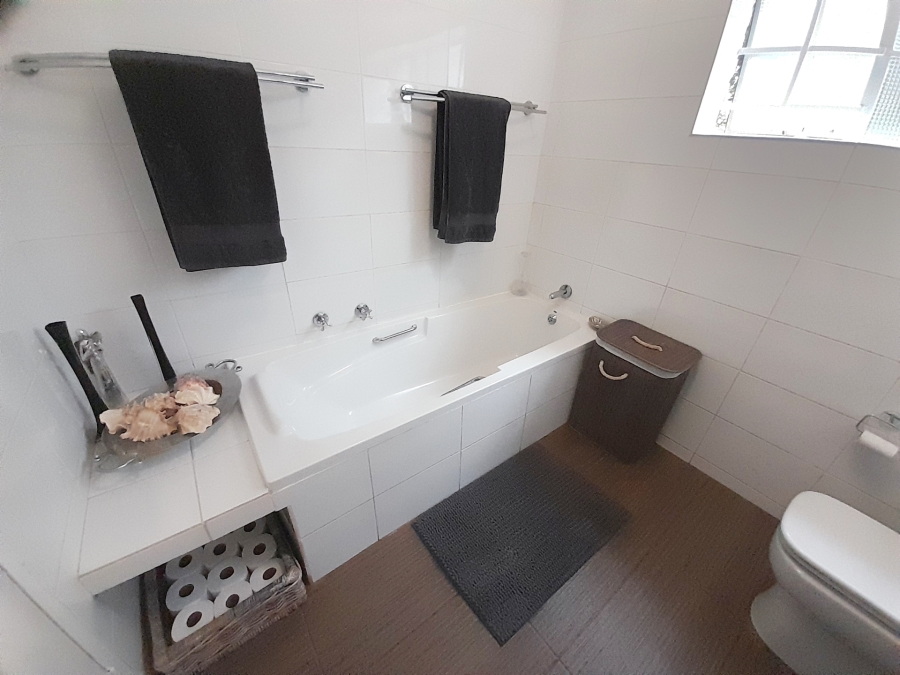 3 Bedroom Property for Sale in Glen Austin Gauteng