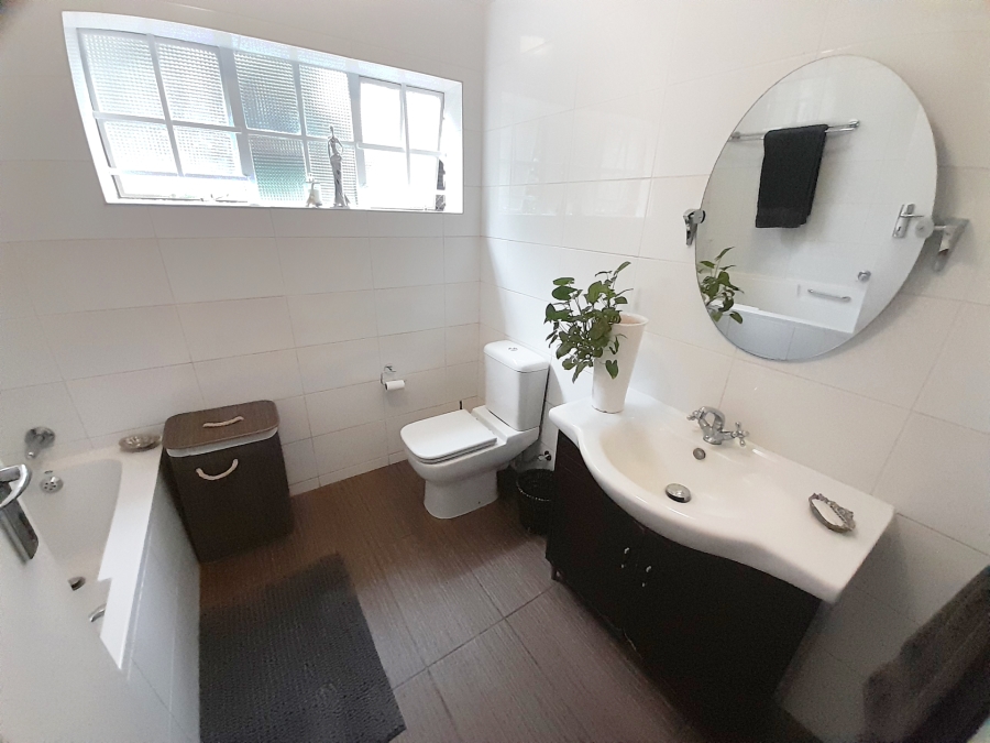 3 Bedroom Property for Sale in Glen Austin Gauteng