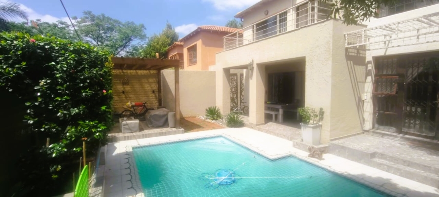 To Let 4 Bedroom Property for Rent in Bedfordview Gauteng