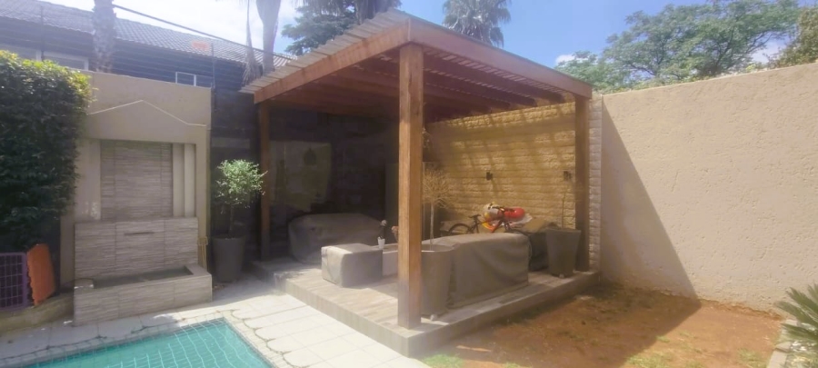 To Let 4 Bedroom Property for Rent in Bedfordview Gauteng