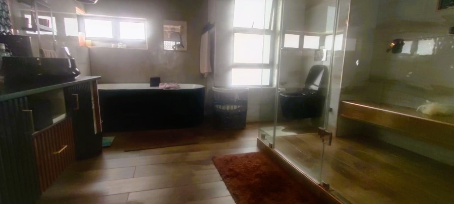 To Let 4 Bedroom Property for Rent in Bedfordview Gauteng