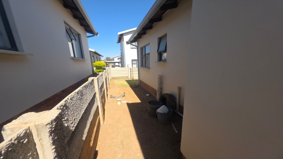 3 Bedroom Property for Sale in Noordwyk Gauteng