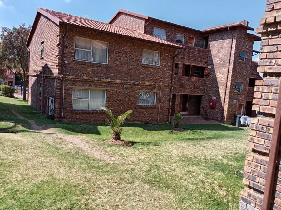 2 Bedroom Property for Sale in Buccleuch Gauteng