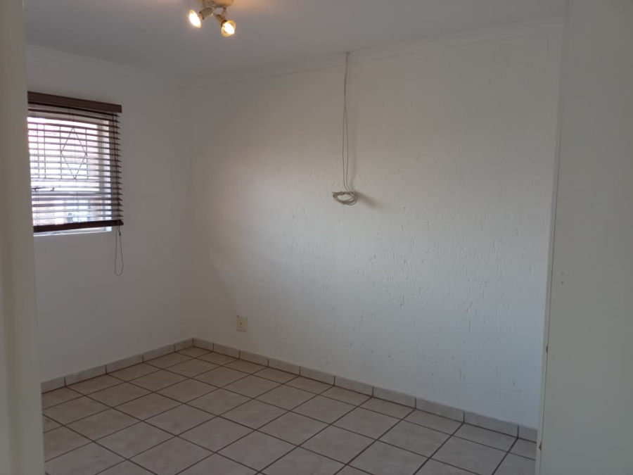 2 Bedroom Property for Sale in Buccleuch Gauteng