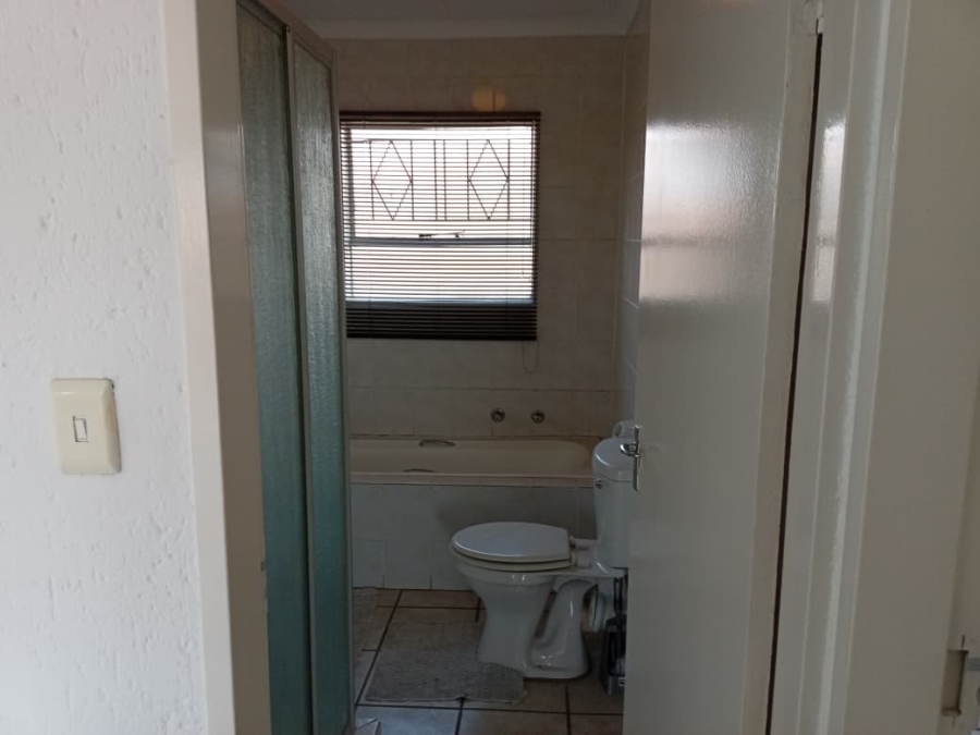 2 Bedroom Property for Sale in Buccleuch Gauteng