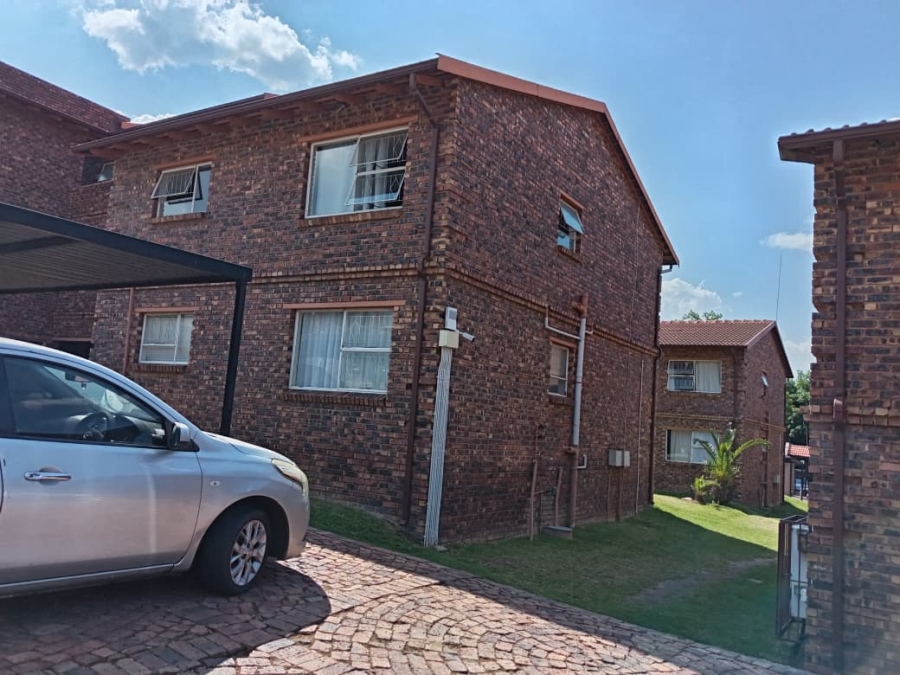 2 Bedroom Property for Sale in Buccleuch Gauteng