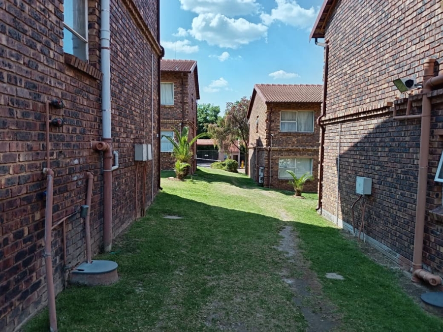 2 Bedroom Property for Sale in Buccleuch Gauteng
