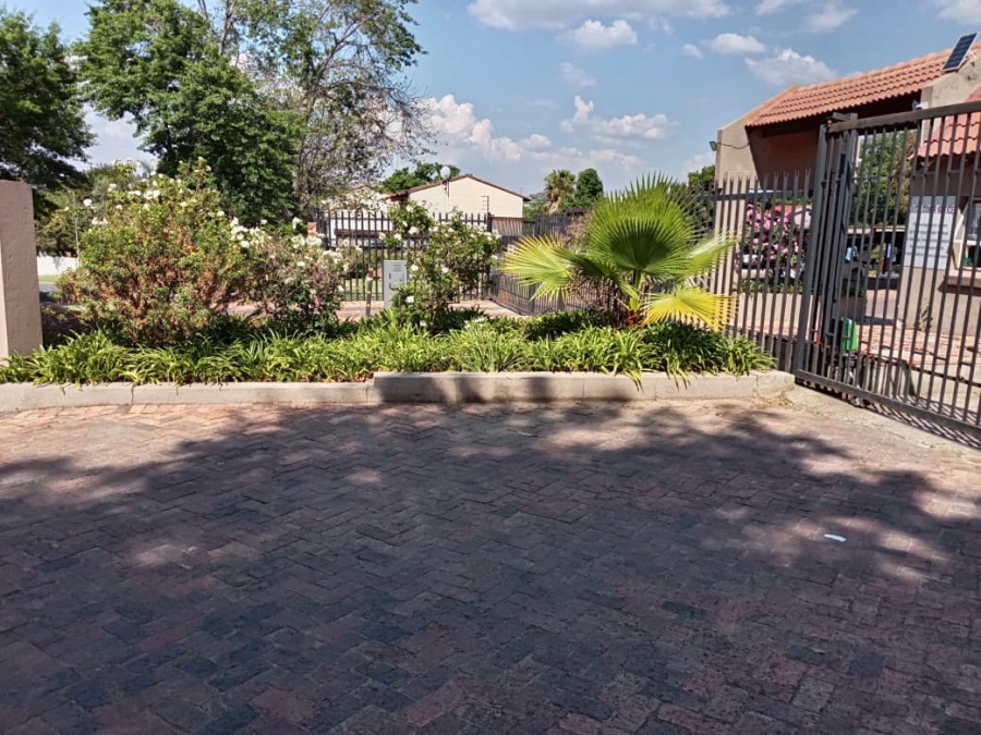 2 Bedroom Property for Sale in Buccleuch Gauteng