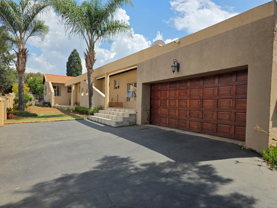 5 Bedroom Property for Sale in Heuweloord Gauteng