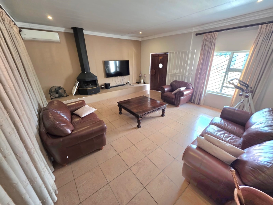 5 Bedroom Property for Sale in Heuweloord Gauteng