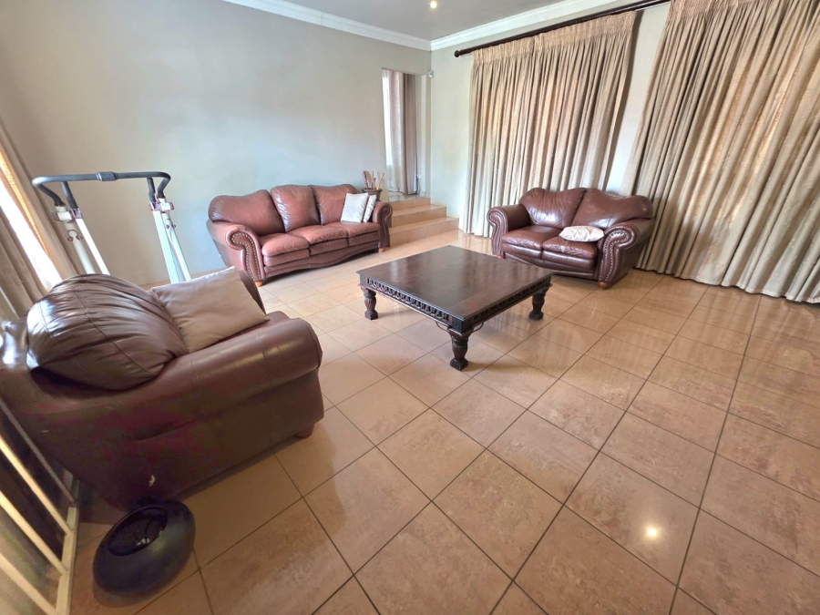 5 Bedroom Property for Sale in Heuweloord Gauteng