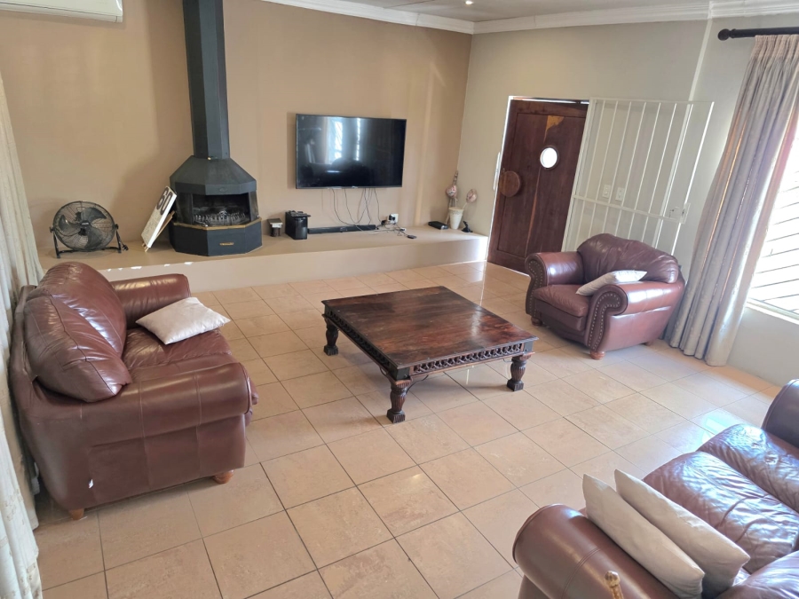 5 Bedroom Property for Sale in Heuweloord Gauteng