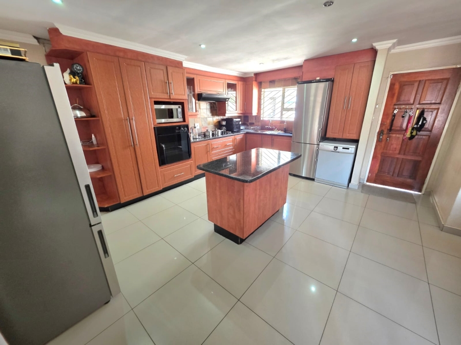 5 Bedroom Property for Sale in Heuweloord Gauteng