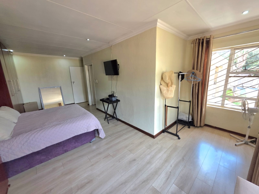 5 Bedroom Property for Sale in Heuweloord Gauteng