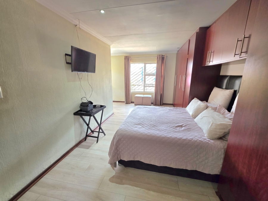 5 Bedroom Property for Sale in Heuweloord Gauteng
