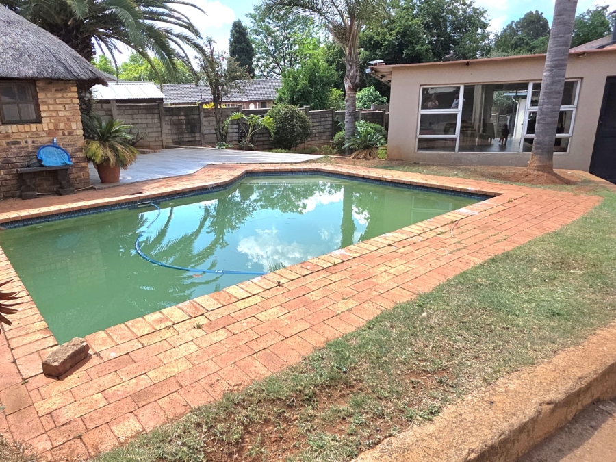 5 Bedroom Property for Sale in Heuweloord Gauteng
