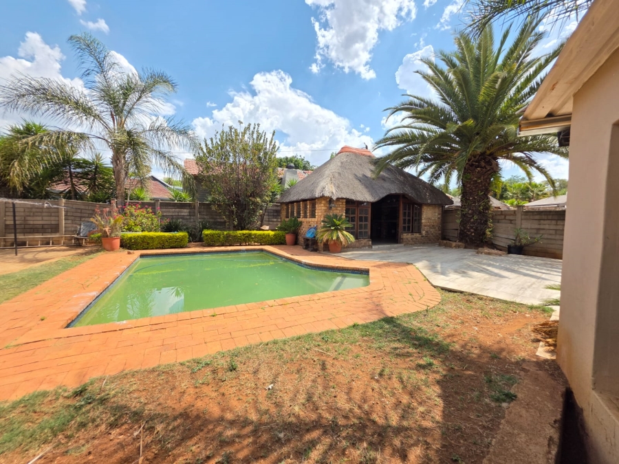 5 Bedroom Property for Sale in Heuweloord Gauteng