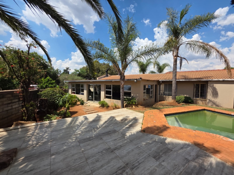 5 Bedroom Property for Sale in Heuweloord Gauteng