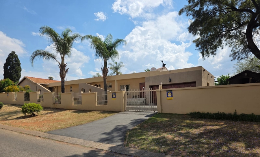5 Bedroom Property for Sale in Heuweloord Gauteng