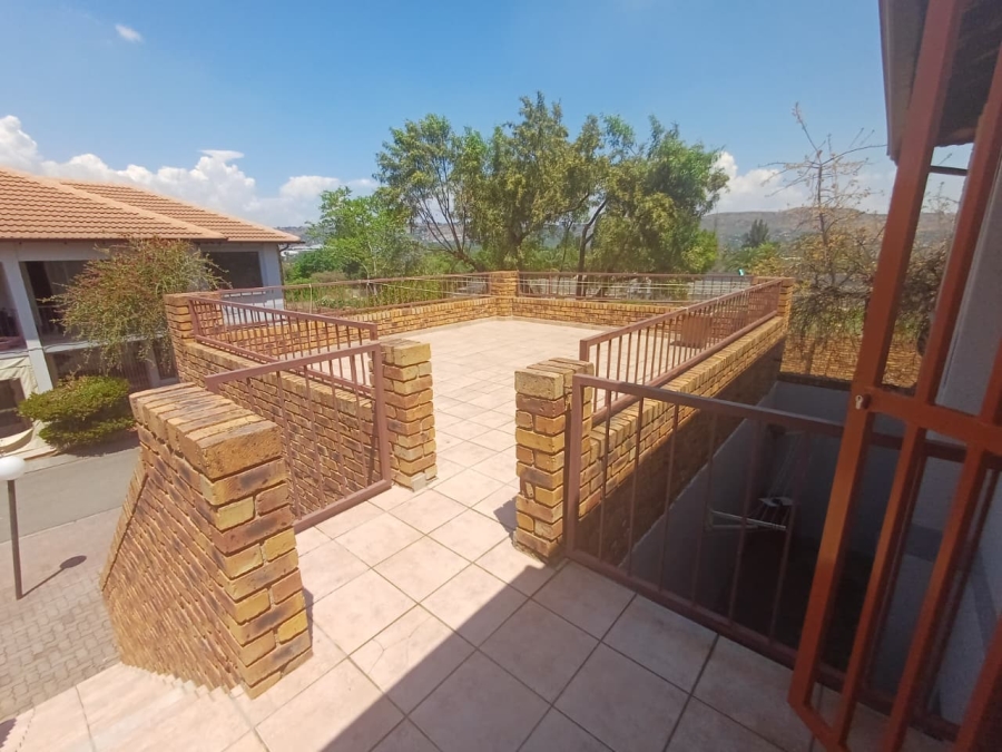 2 Bedroom Property for Sale in Wilgeheuwel Gauteng