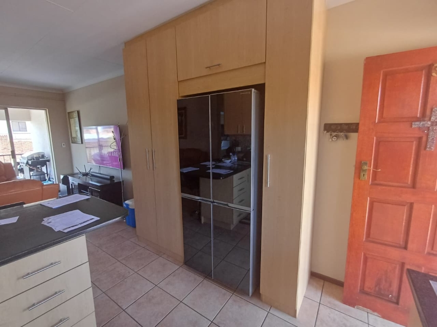 2 Bedroom Property for Sale in Wilgeheuwel Gauteng