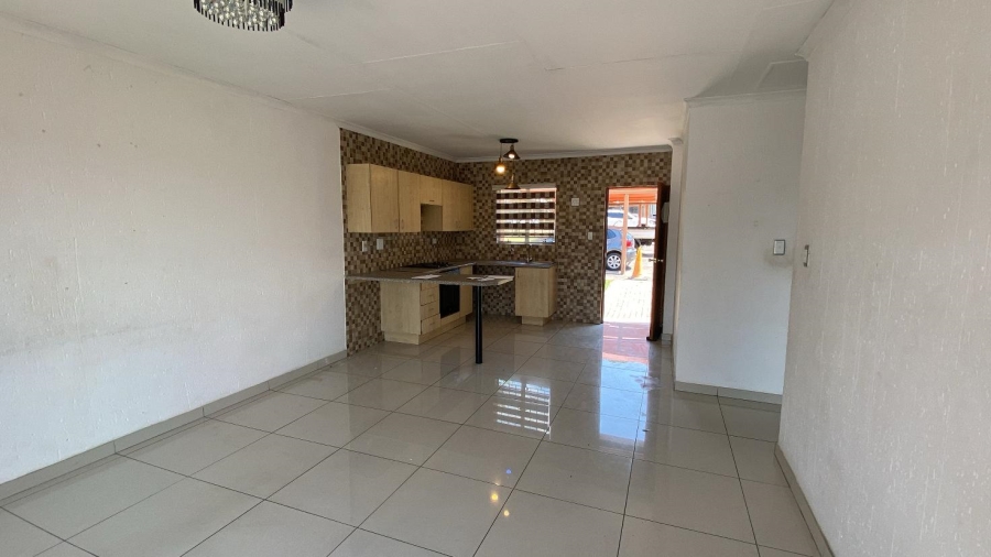 2 Bedroom Property for Sale in Greenstone Hill Gauteng