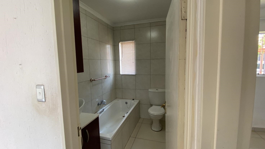 2 Bedroom Property for Sale in Greenstone Hill Gauteng
