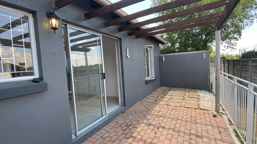 2 Bedroom Property for Sale in Greenstone Hill Gauteng