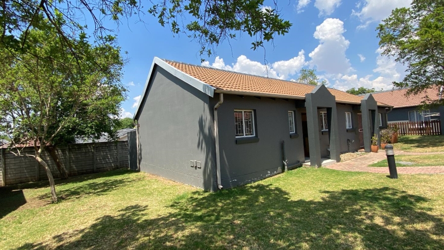 2 Bedroom Property for Sale in Greenstone Hill Gauteng