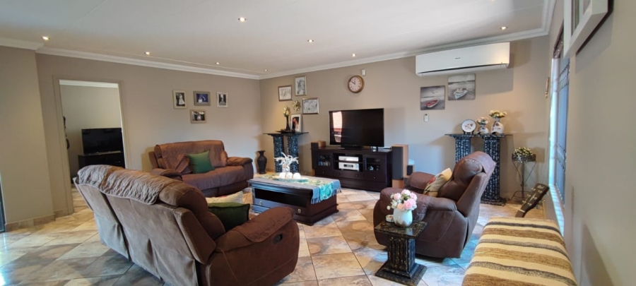 4 Bedroom Property for Sale in Wierda Park Gauteng