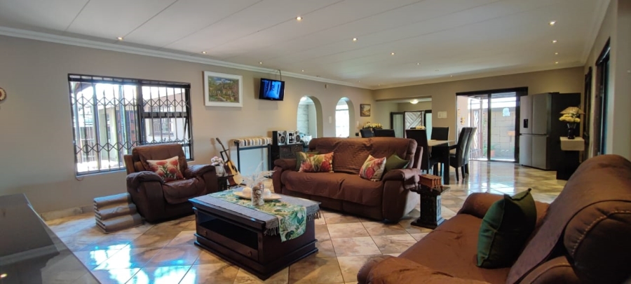 4 Bedroom Property for Sale in Wierda Park Gauteng